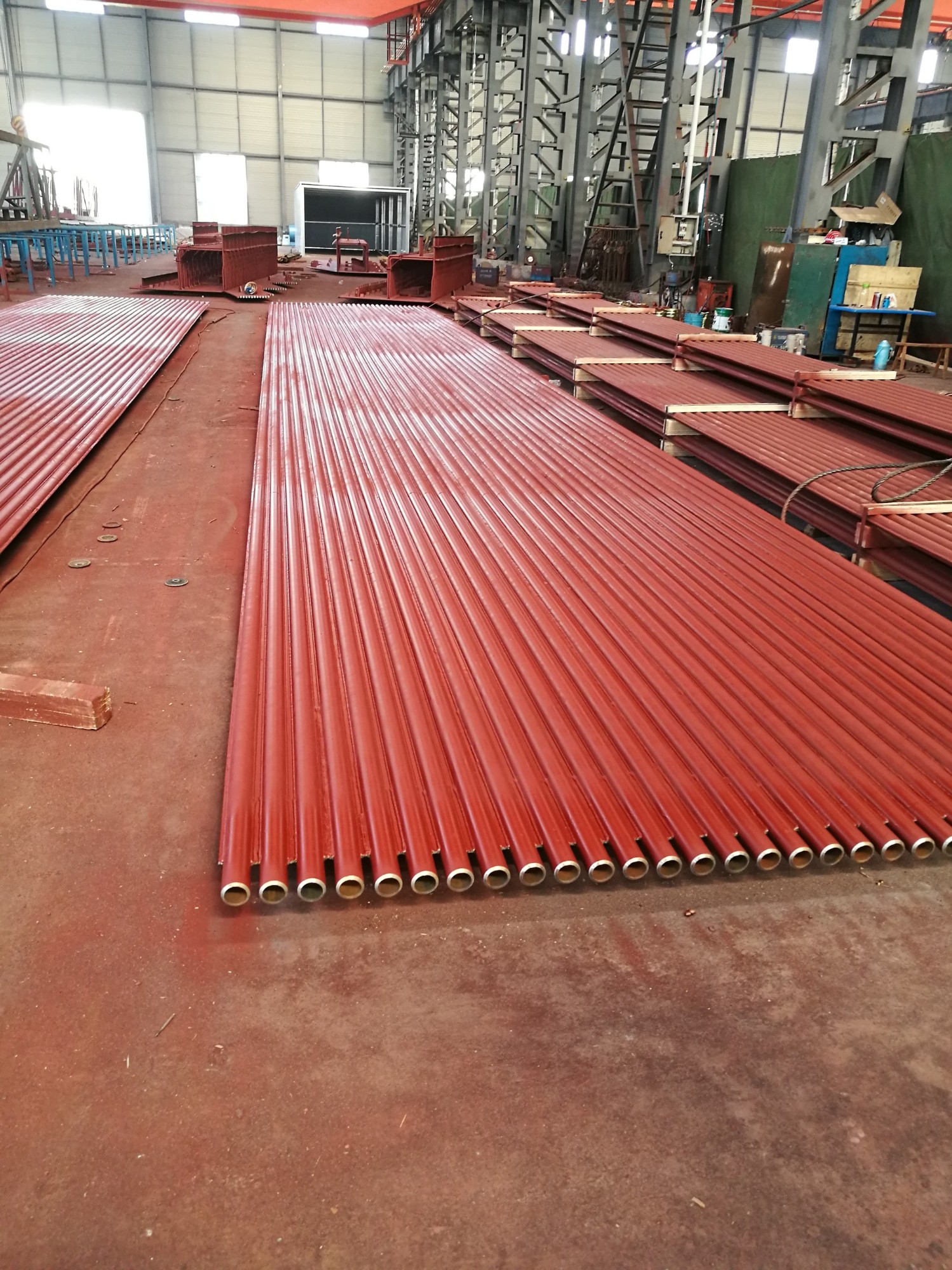 材质：SA-210C规格：63.5×7.5 4根一排，鳞片宽度12.7mm厚度6mm管排总长度12米，内螺纹8个头） 管材需正偏差，带500米密封