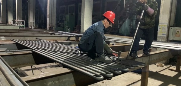 φ60.3×7.5\SA-210C 水冷壁带鳍片内螺纹管，带鳍片。2）附质量证明书，3）品牌：武锅、东锅、哈锅选其一