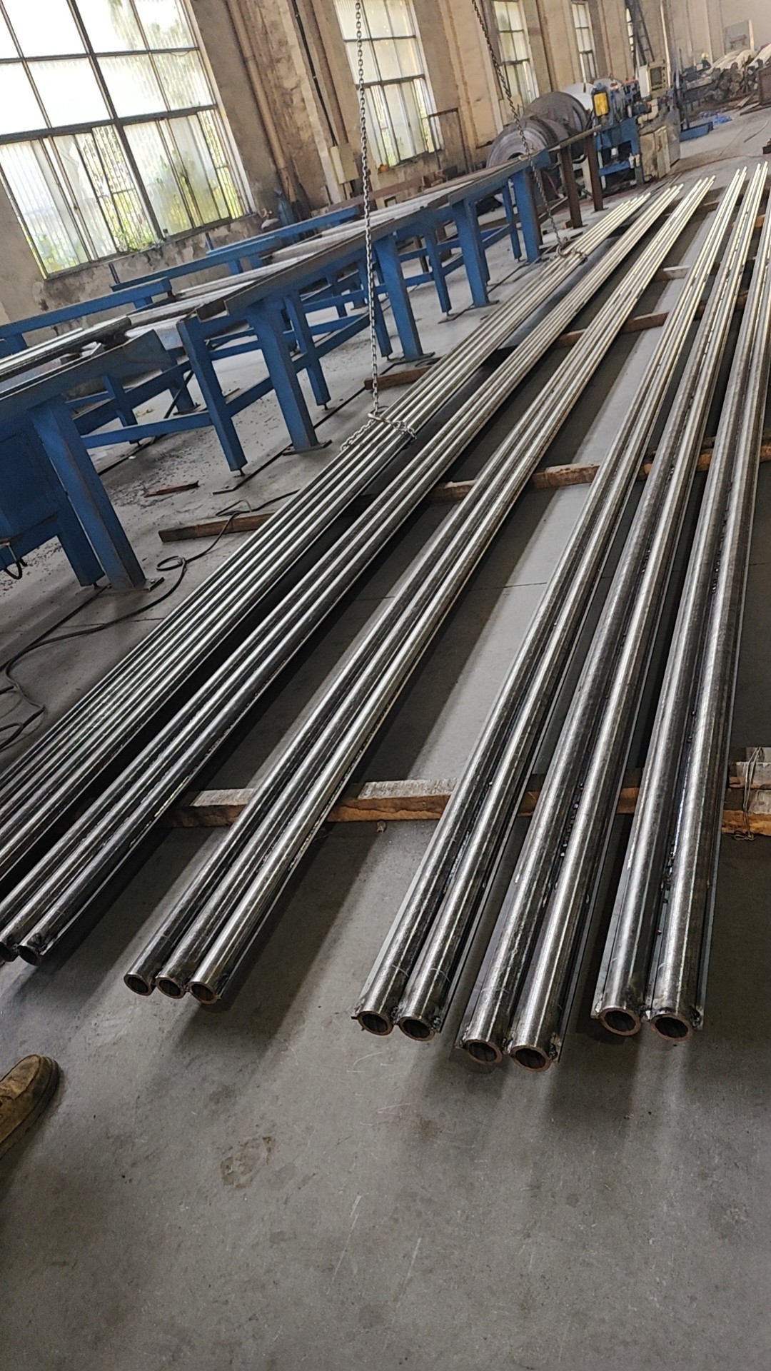 管排长度为6米，每件管排由10根管子组成，管子中心距为54mm，鳍片厚度为6.4mm