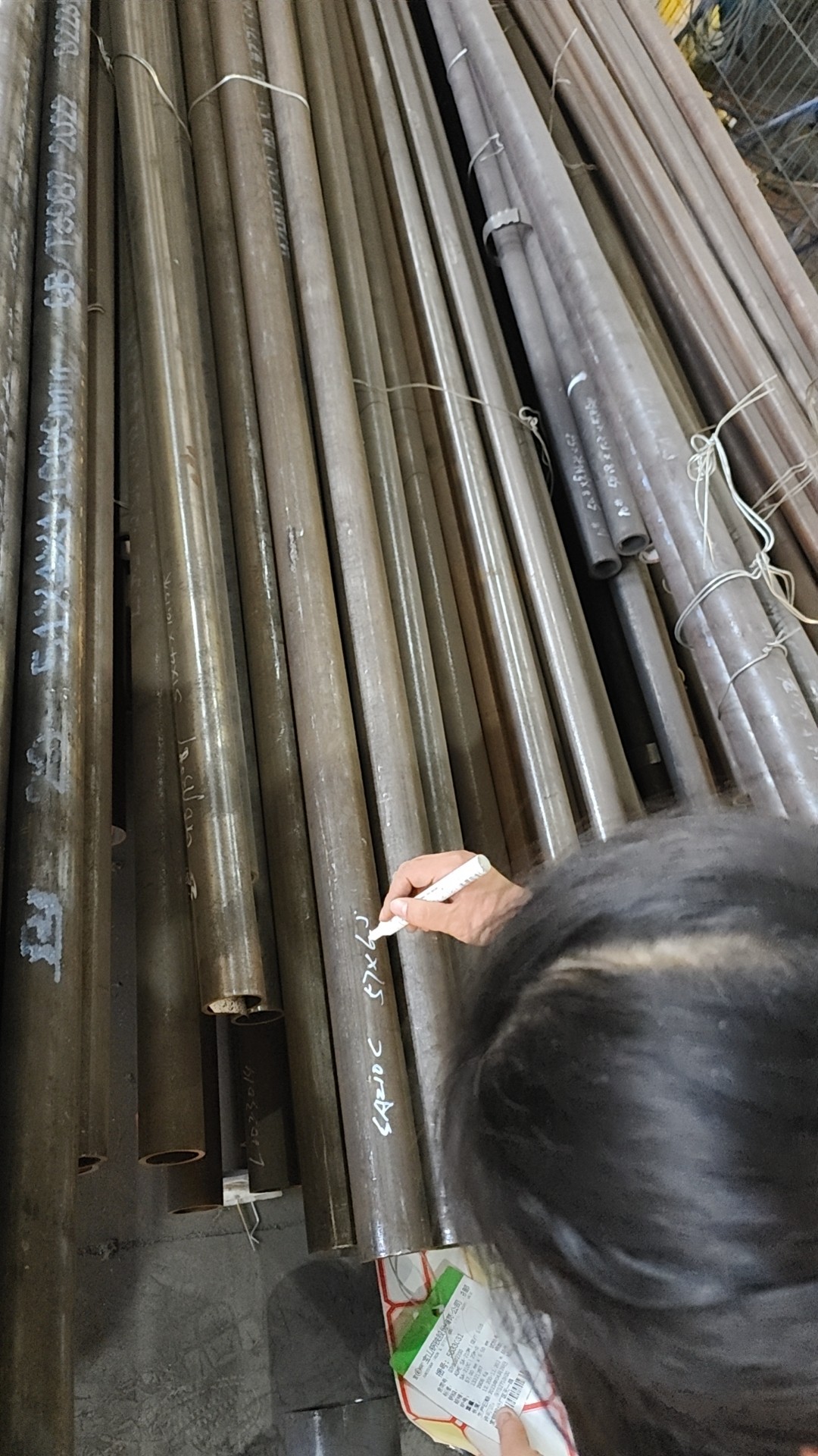 管排长度为6米，每件管排由10根管子组成，管子中心距为54mm，鳍片厚度为6.4mm